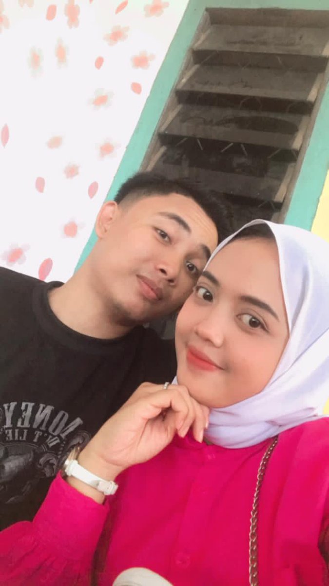 Sugandaaaaaaa's tweet photo. Hidup kita enggak fantastis. Kisah kita enggak romantis. Ketemunya enggak kayak di buku-buku. Jadiannya enggak kayak di film-film. Tapi toh kita bisa menikmati. Kita terbiasa untuk biasa-biasa aja. Dan yang terpenting, kita bahagia https://t.co/6WMnRyGjjz