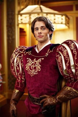 shawnputzig's tweet photo. Rachel’s dress is giving Prince Edward  #thebachelorette #bachelorette https://t.co/0PPH1KiDbD