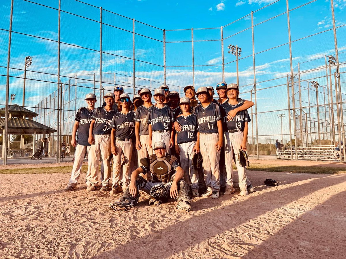 ⚾️ 13U AAA CHAMPS!!! ⚾️

The reigning YSBA champions defended their title and went undefeated in their first three games this weekend to clinch the first place berth for the upcoming OBA tournamnet.  Congratulations to our U13 AAA Stouffville Yankees. #ysba #back2backchampions
