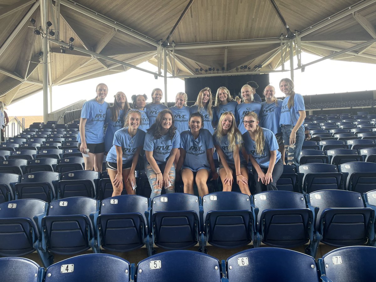 rvc_vb's tweet photo. Student Athlete Summit today with the squad! Ready to kick off the new year 😎🦅 #RockOn #GoldenEagles #RVCVB https://t.co/vFXMPlpzR6