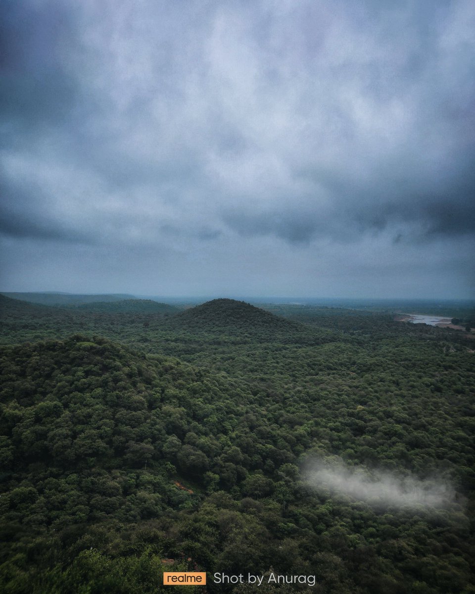 anuragclicked's tweet photo. Drone Shots, which aren't from drone 🤌😊.
#IncredibleIndia #thunderstorms
@realmeIndia @MadhavSheth1 @realmeCreators https://t.co/LtcQyUbwK9