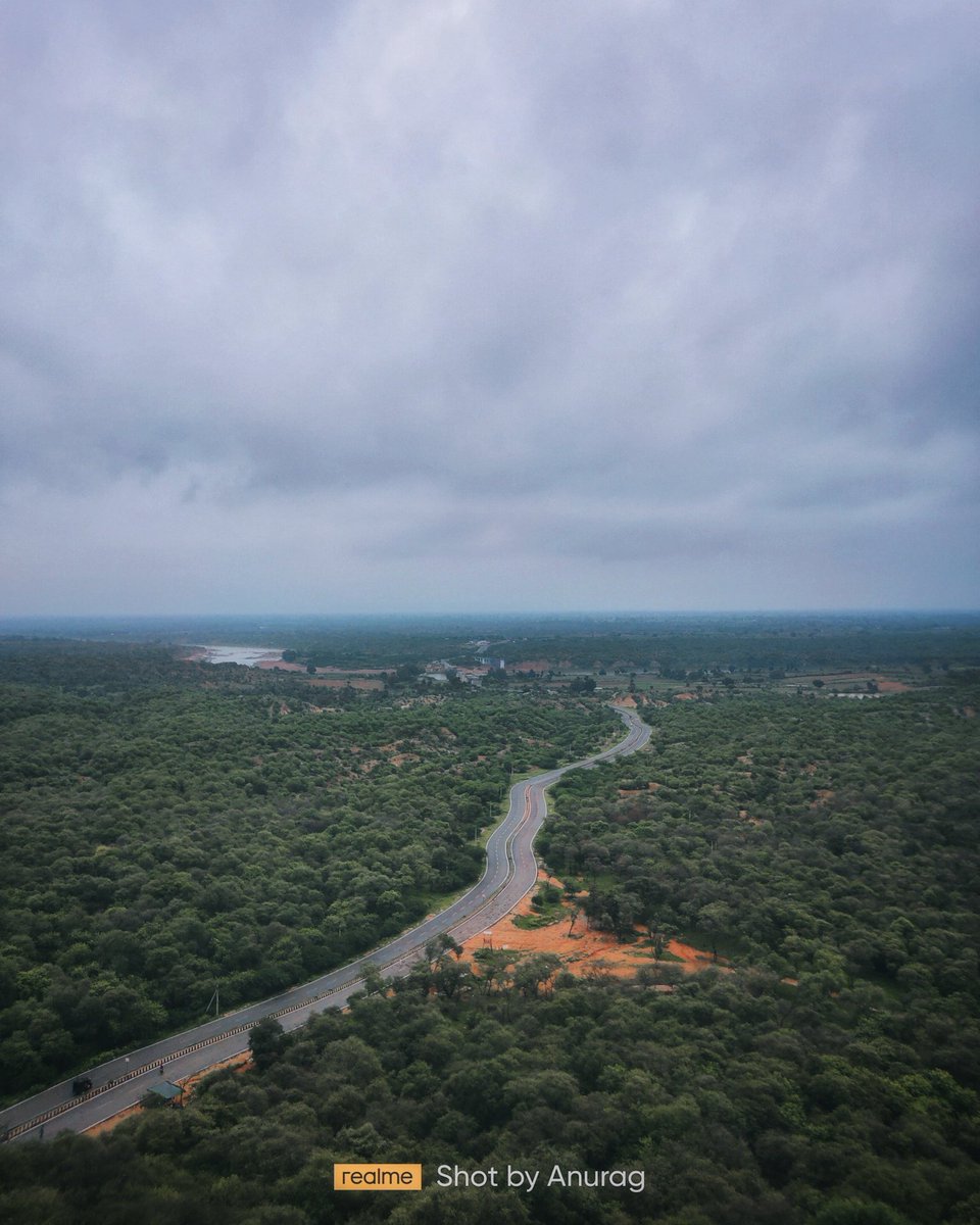 anuragclicked's tweet photo. Drone Shots, which aren't from drone 🤌😊.
#IncredibleIndia #thunderstorms
@realmeIndia @MadhavSheth1 @realmeCreators https://t.co/LtcQyUbwK9
