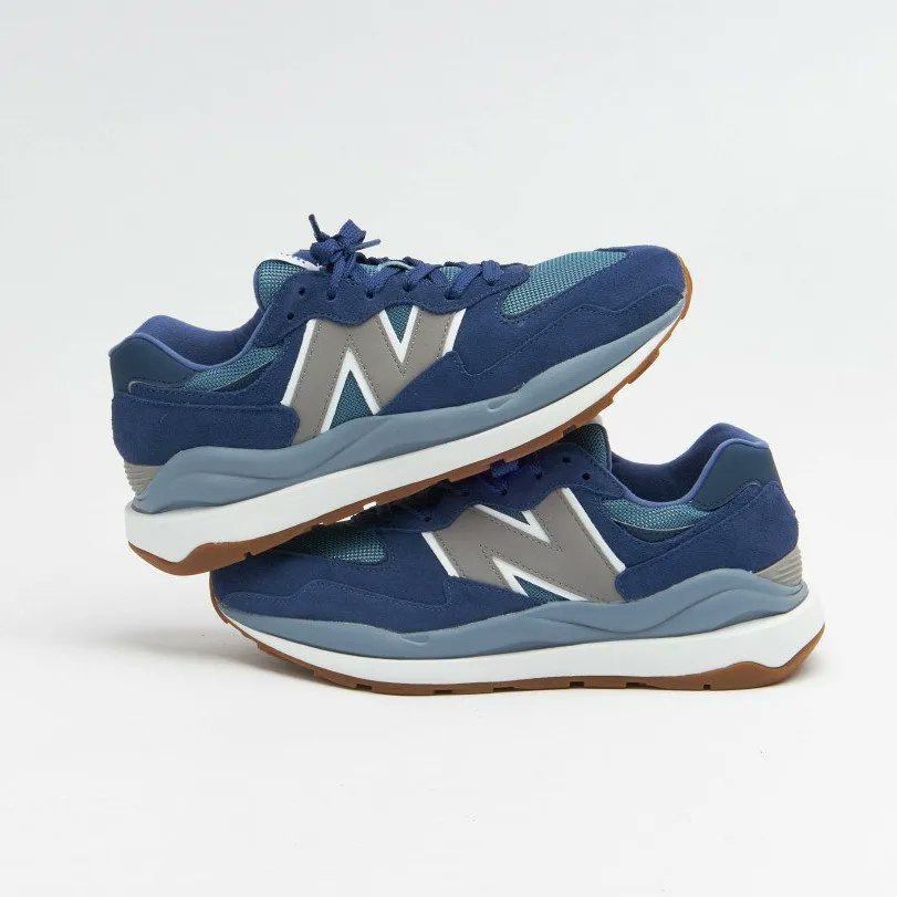 SneakerShouts's tweet photo. 40% OFF + free shipping on the New Balance 57/40 Runner "Dark Blue"  

BUY HERE: https://t.co/jbxbsmSCnr https://t.co/wsgisw4Xp8