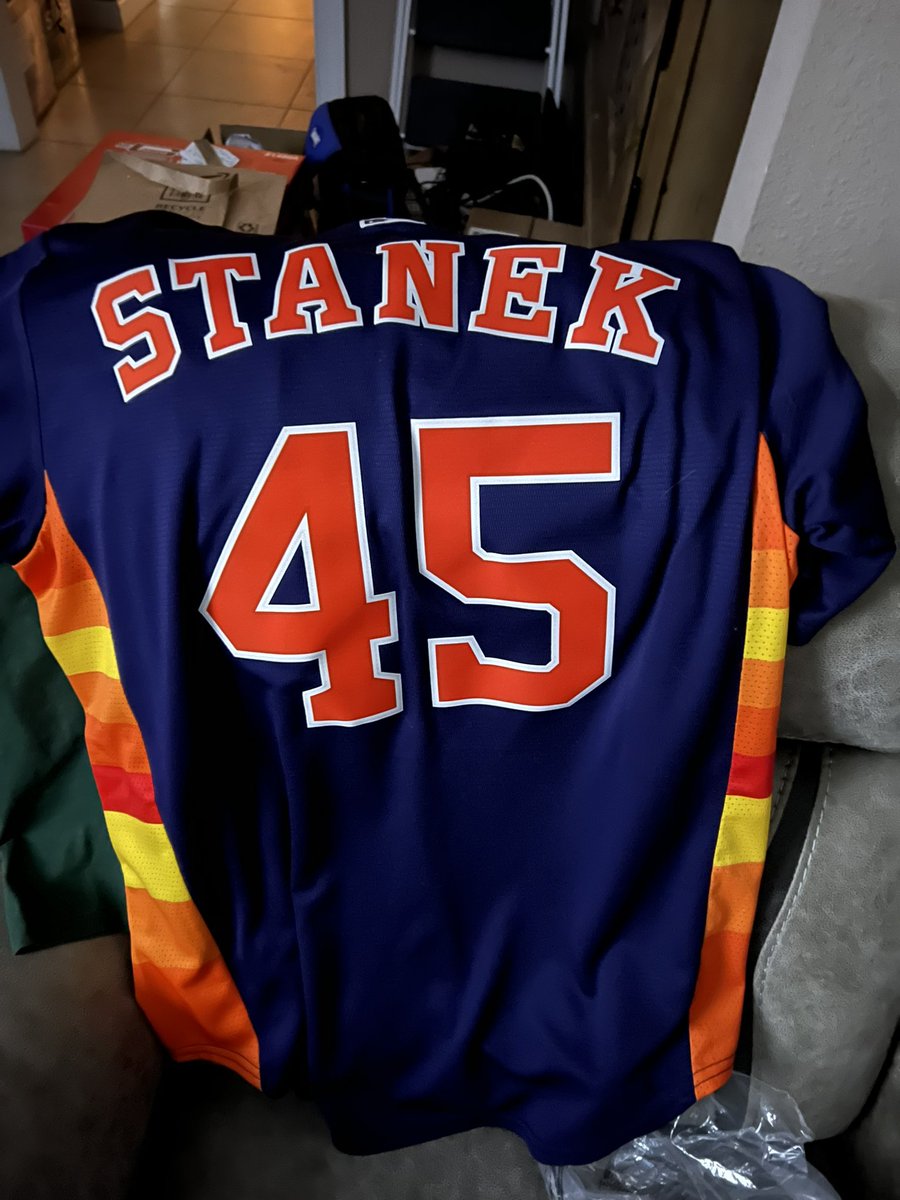 YellowRoseOfTX1's tweet photo. Just in time for my trip to Chicago!!!! 🧡💙🔥⚾️😎 #LevelUp https://t.co/CobG9dwYm6