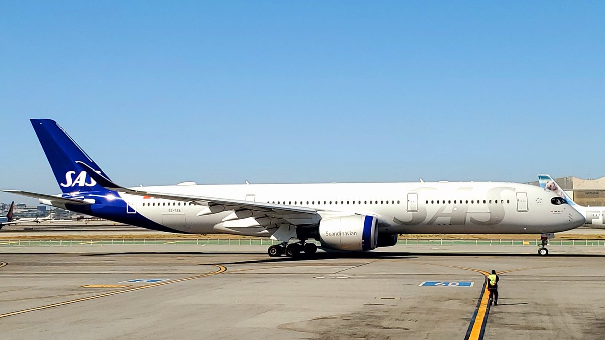 veryboeing's tweet photo. SAS #A350 -941 #SERSA taxiing in KSFO https://t.co/yh7ul3q7dr