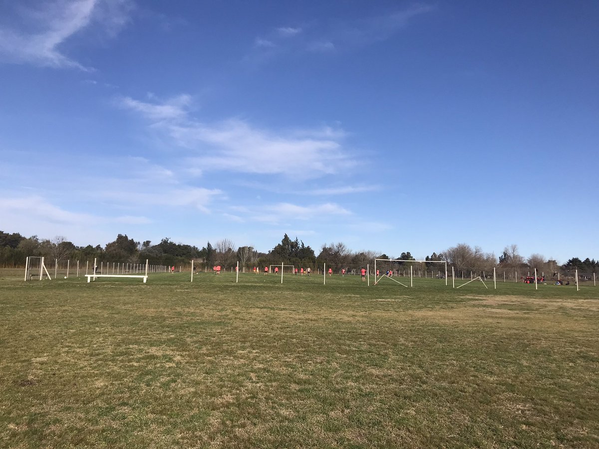 CampingFatica's tweet photo. #CampingFATICA |🔵Hoy el plantel de la 1ra. División del “Club Social Deportivo Parada Robles”, realizaron en nuestro Campo deportivo #DiegoArmandoMaradona , un entrenamiento fisico💪🏼 completo, para estar preparados en sus próximos partidos❤️💛❤️. 

🔹SEC. GRAL. @waltercorreaok https://t.co/YjSVmTI0ln