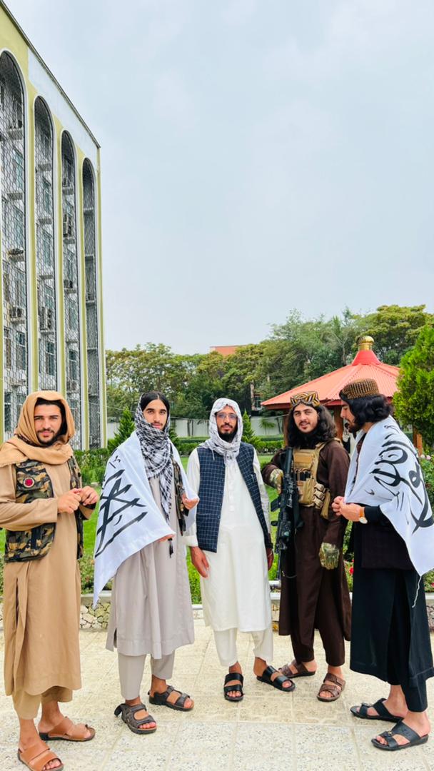 TLwkry's tweet photo. دنړیوال اشغالګر زبر ځواک(امریکا) او دهغو غلامانو
دماتې لومړی کلیزه کې 
موګ هم درسره وزغمۍ 😍 https://t.co/yyVNWdYqRk