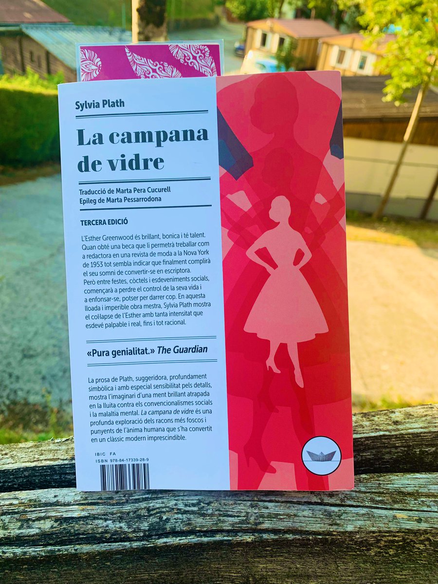 npueyo9's tweet photo. Quina novel·la #LaCampanaDeVidre de la #SylviaPlath d’@Ed_Periscopi i traduïda per @MartaPera! 

Colpidora, punyent i autobiogràfica. https://t.co/Y6ARD4zEW3