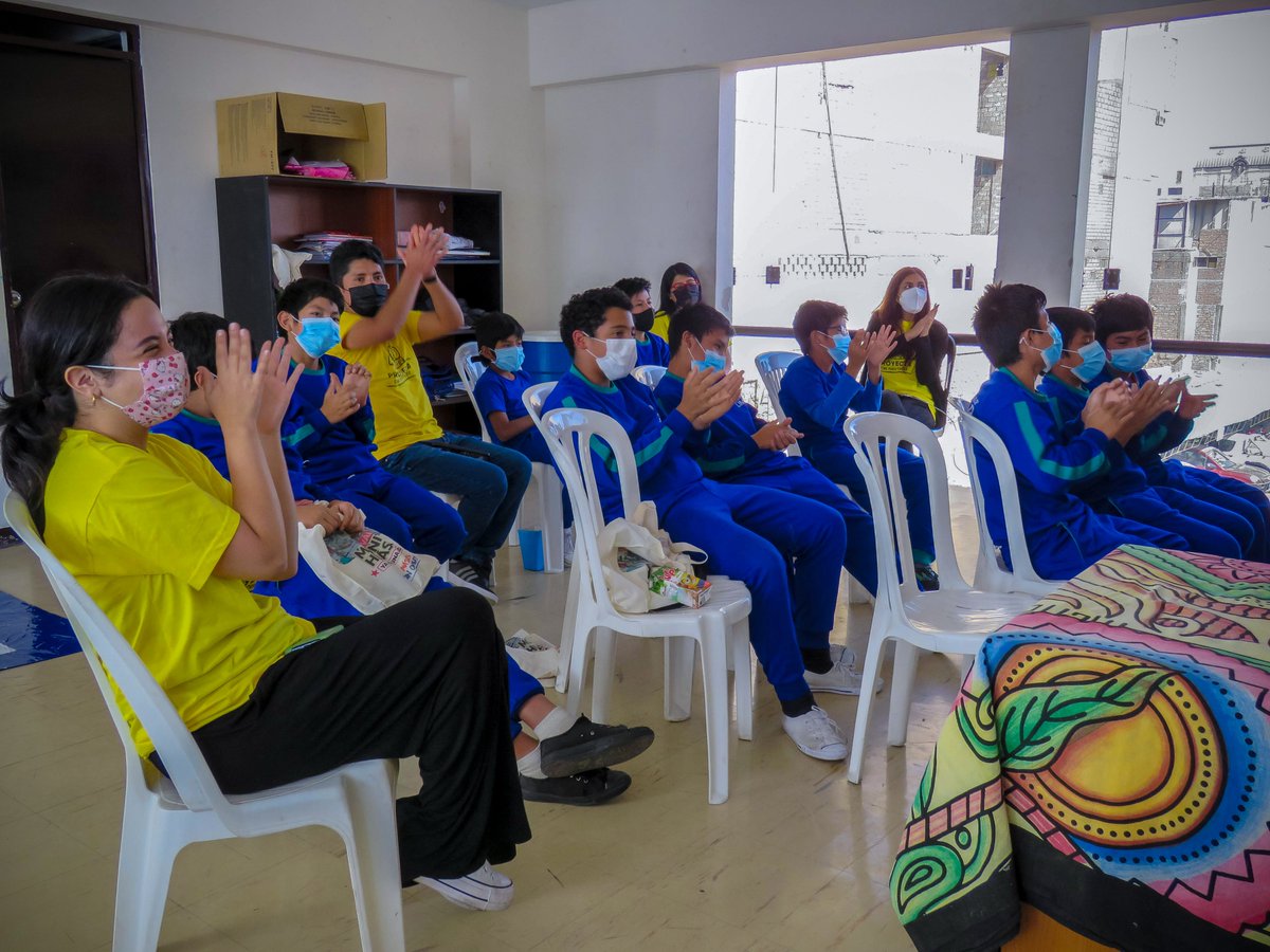 cine_proyecta's tweet photo. #ProfesProyecta | ¡Finalizando las clases con películas! 💛
Fortalecer los conocimientos con la observación siempre motivará a los infantes a despertar su interés en cualquier ámbito. ¡Potenciamos las voces con arte y cultura!. 

#CineParaTodos https://t.co/5v7Uc7UOgR
