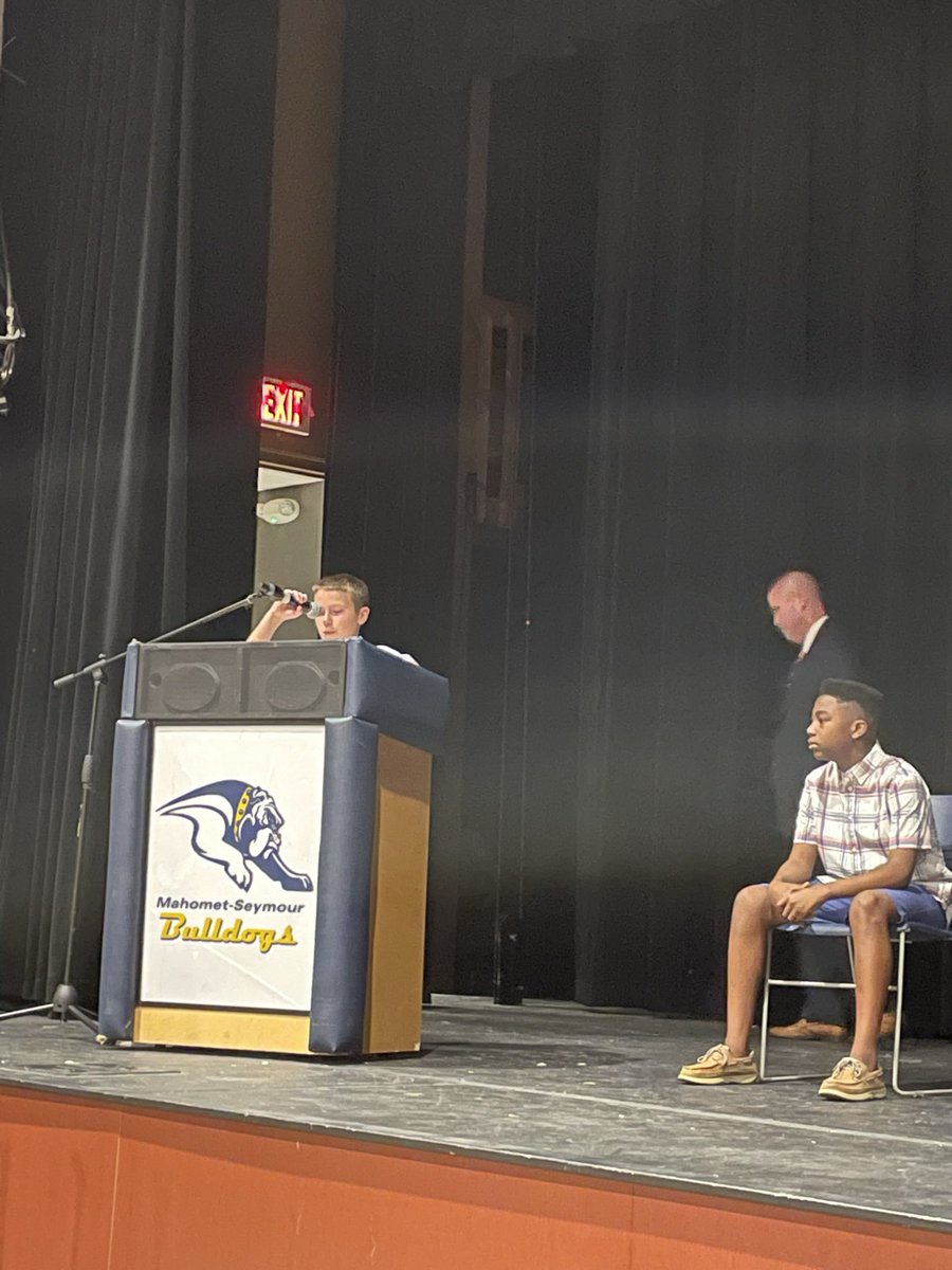 megjhunter's tweet photo. Proud of our @MS_LincolnTrail student speaker at this morning’s welcome back all staff meeting! #LTProud https://t.co/GPmLIfdMkG