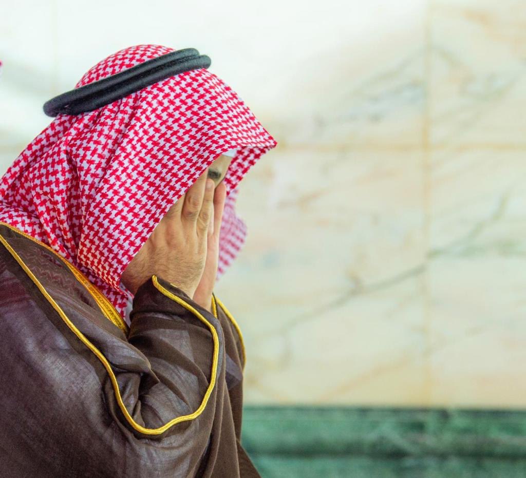 AJELNEWS24's tweet photo. للوطن حكّام .. وللحرمين خدّام ..

اللهم احفظ سمو ولي العهد بحفظك .. وزده عزاً وقوةً ونصراً .
.
.
#ولي_العهد_يتشرف_بغسل_الكعبه
- https://t.co/tRxsVF7YMp