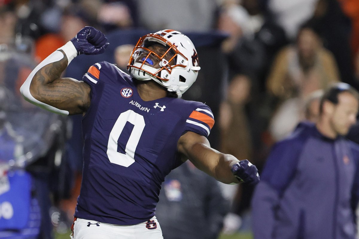 Evening Blessings! BEYOND BLESSED to receive an offer to The Auburn University 🐅! <a href="/CoachCaddy24/">Cadillac Williams</a> @TQueen_15 <a href="/CoachTomClark/">Tom Clark</a>