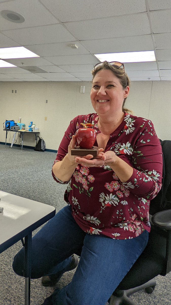 DrSonal_EDU's tweet photo. Yes this amazing lady was the teacher of the year @HesperiaUnified y'all!!! #TOY #Rockstaredicator #Changingtheworld #MicrobitPLN https://t.co/veNxXJoBQ3