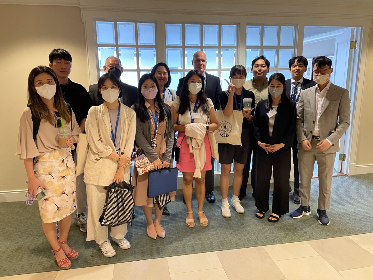 MenzerMark's tweet photo. Today I had the pleasure, in my role as a @ccl_virginia volunteer, to meet with bright young climate activists from Korea, to tell them about how CCL volunteers, 200,000 strong, are achieving our goals for a federal climate policy.  Exciting to exchange ideas with them. https://t.co/u5Fng5qHL0
