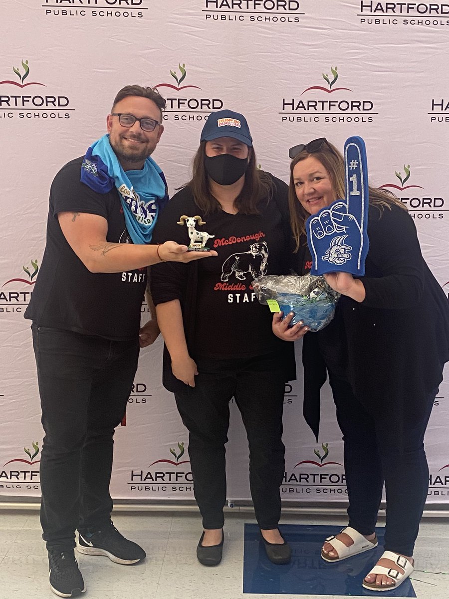 MrRichT1P's tweet photo. Best #mascot for @Hartford_Public goes to @McdonoughmsB. Grizzly showed up and stole the show!! Thanks @GoYardGoats I guess @ChompersTheGoat has some competition!! @TIFFANYYOUNGP2P @mellen1994 @ConroyLongo @CNB_edu https://t.co/uxiUqxHXwE