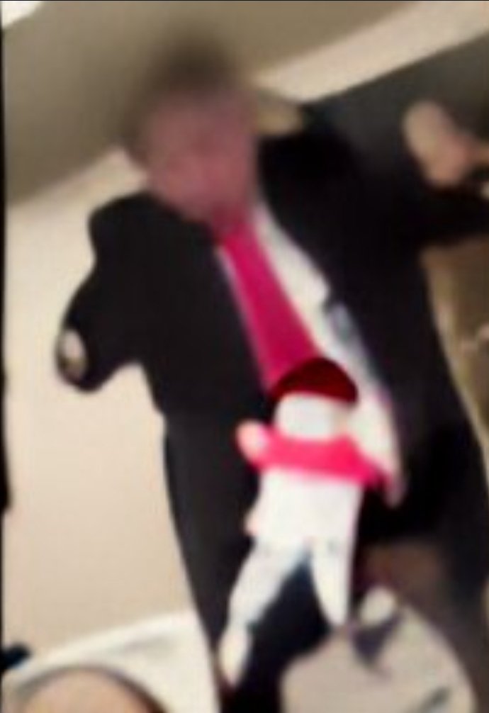 JohnnyStFartHug's tweet photo. ⚠️SHOCKING⚠️

IMAGE OF DONALD TRUMP DROPPING A BABY AT EPSTEINS ISLAND CIRCA 2015! RT https://t.co/YE6asCpFjB