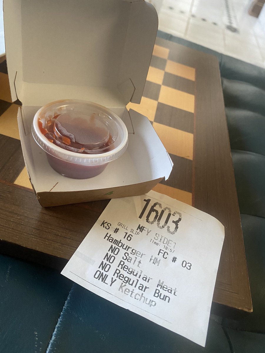 ChrispBryan's tweet photo. When you specify “only ketchup” at ⁦@McDonalds⁩ , be careful what you wish for! 🤷‍♂️ 🤣 https://t.co/zdm7LOBcsF