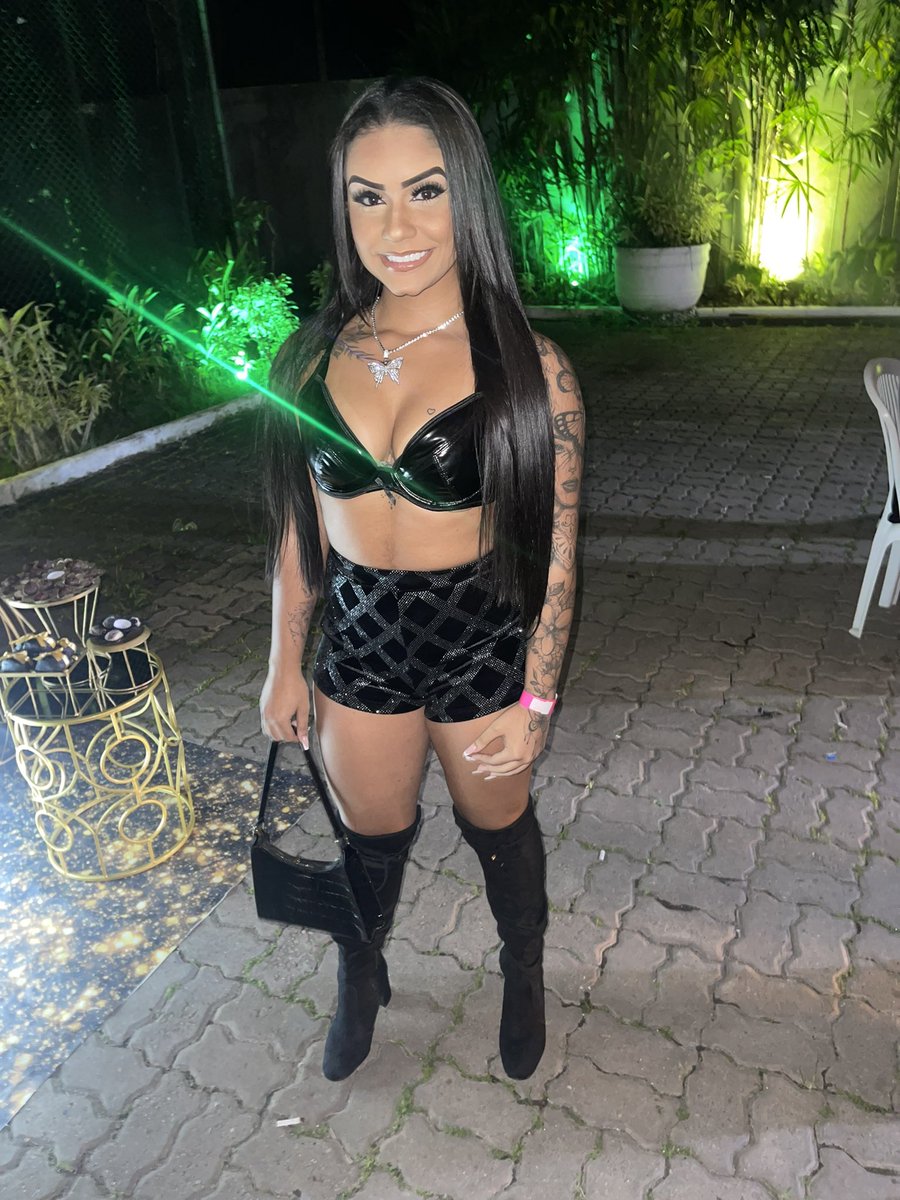 MMeneghallii's tweet photo. Tipo vinho melhoro com o tempo 🖤 https://t.co/TKtg2qW7cI