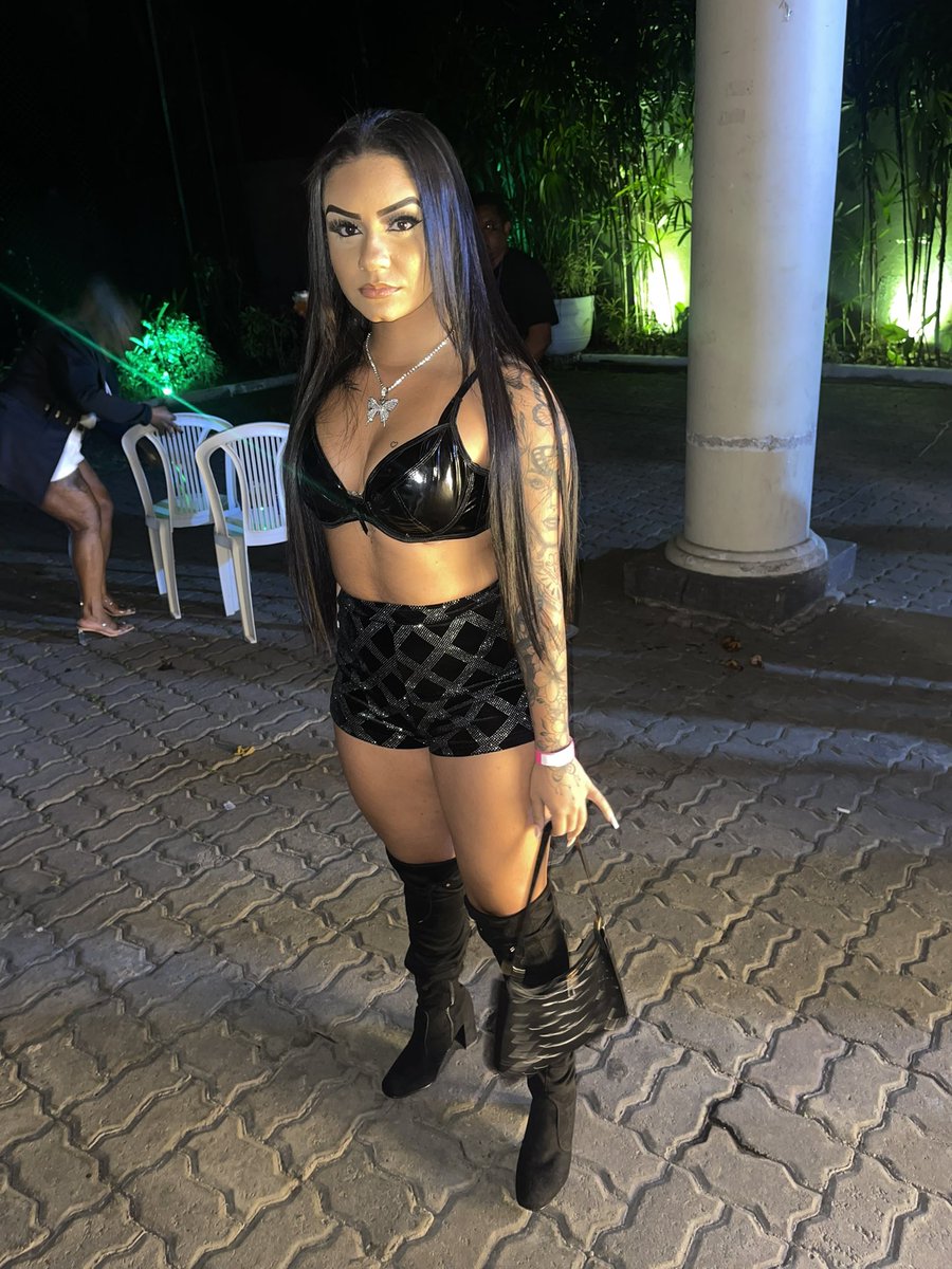 MMeneghallii's tweet photo. Tipo vinho melhoro com o tempo 🖤 https://t.co/TKtg2qW7cI