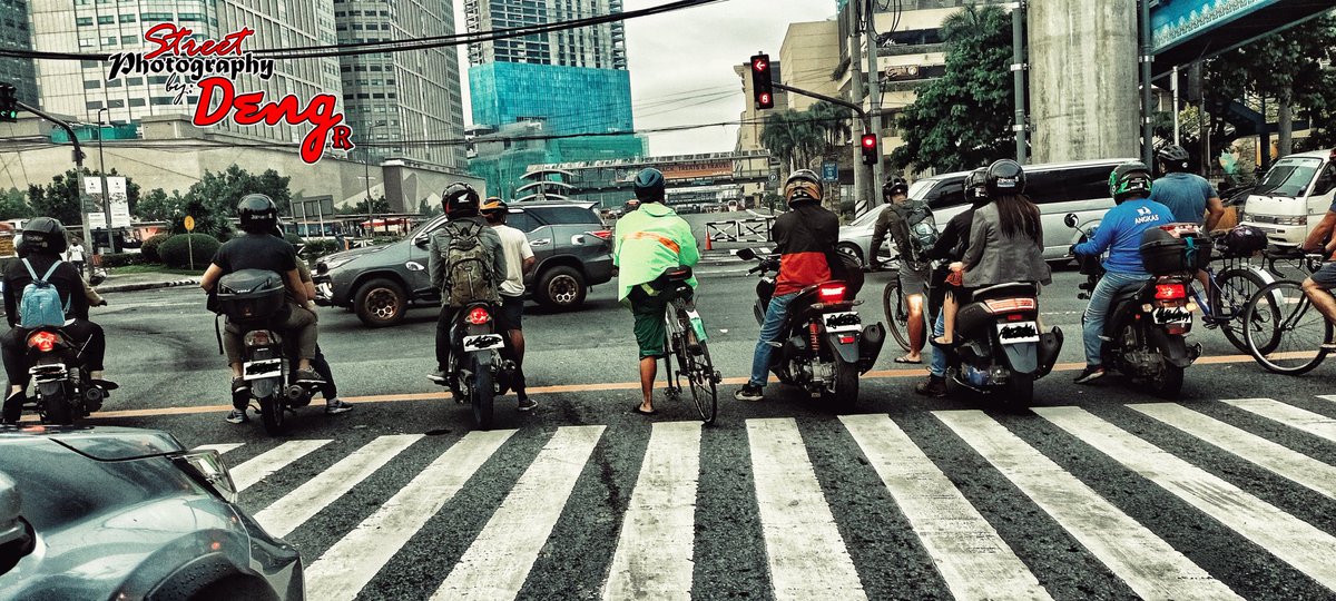 Dengstreetphoto's tweet photo. 037: Let the race begin
#streetphotography 
#DengR 
#twowheels 
#pedestrianlane 
#stoplights https://t.co/A4Mlj2zUDp