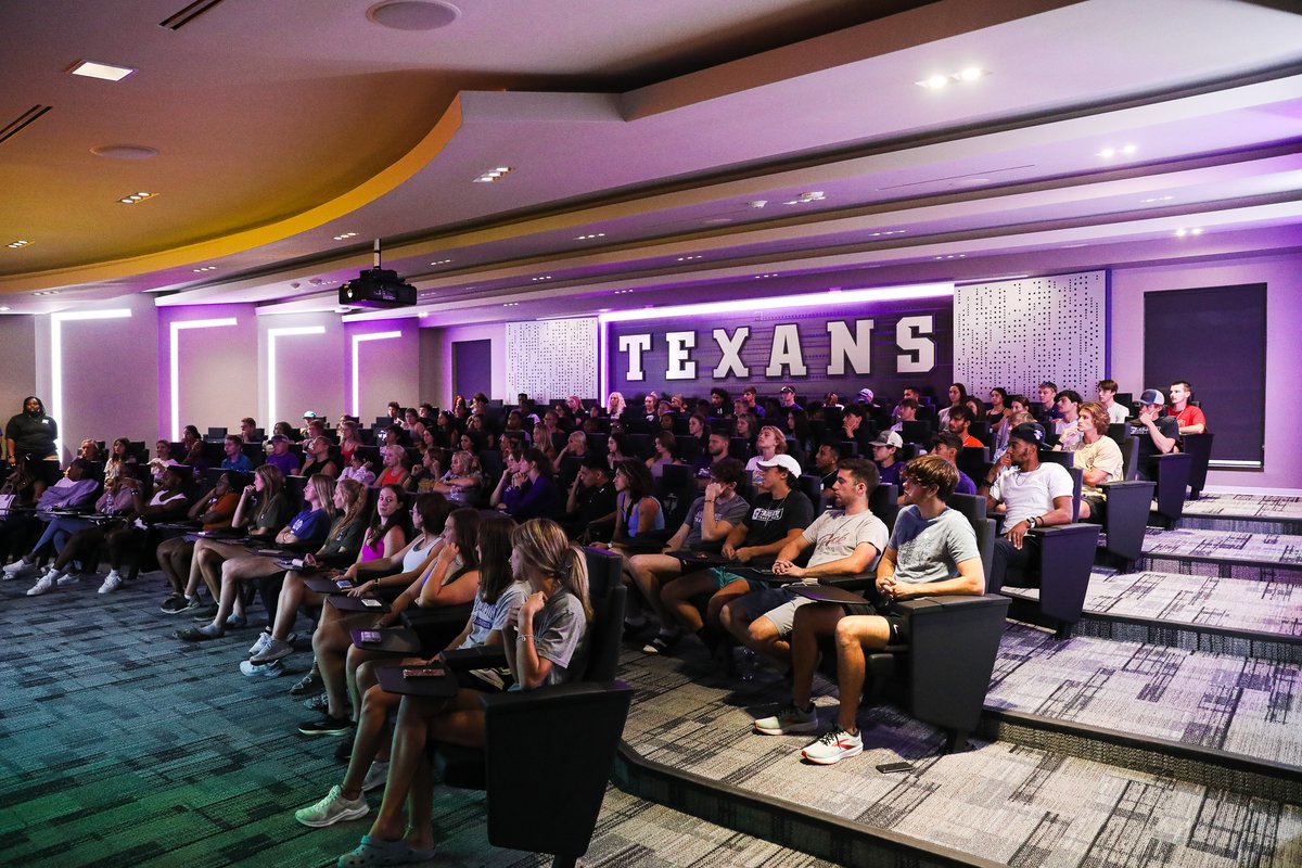 TarletonXCTrack's tweet photo. The vision and culture were laid out on day 1😤

We're beyond excited to be back in the 'Ville for the fall semester! Big things are ahead🤩

#TexanNation x #BleedPurple https://t.co/4pPEuT7lVh