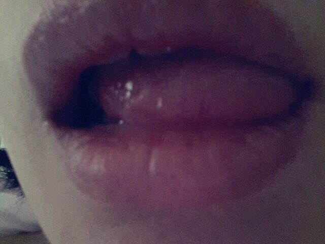 Pic of the day.
착한 아이의 요건, 약속 잘 지키기.
연휴 때 지난번 하기로 했던 왁싱했다고 아침부터 인증샷 보내오는 아이. 
우린 서로가 잘 알고 있다, 이러한 관계까지 오는 데에 오랜 시간이 걸렸음에도 우리가 결코 해피엔딩을 맞을 가능성이 매우 적다는 것을.
그러나 이 아이, 변함이 없다.