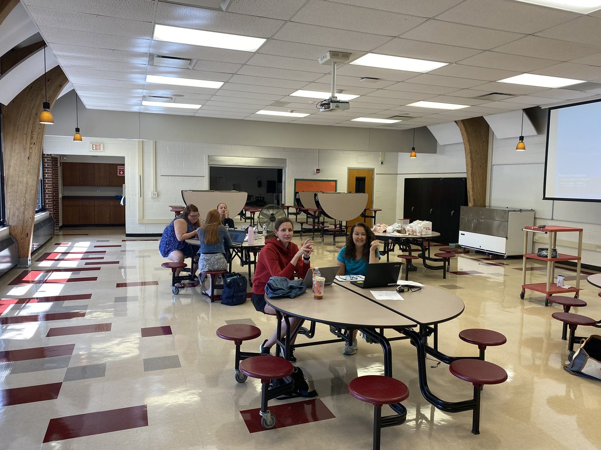 SvetsThinkTank's tweet photo. My first day with teachers ♥️ Thank you for the #learning &amp; #laughs #GoBulldogs @HodgkinsSchool @dist105 https://t.co/wvotGH5ftj