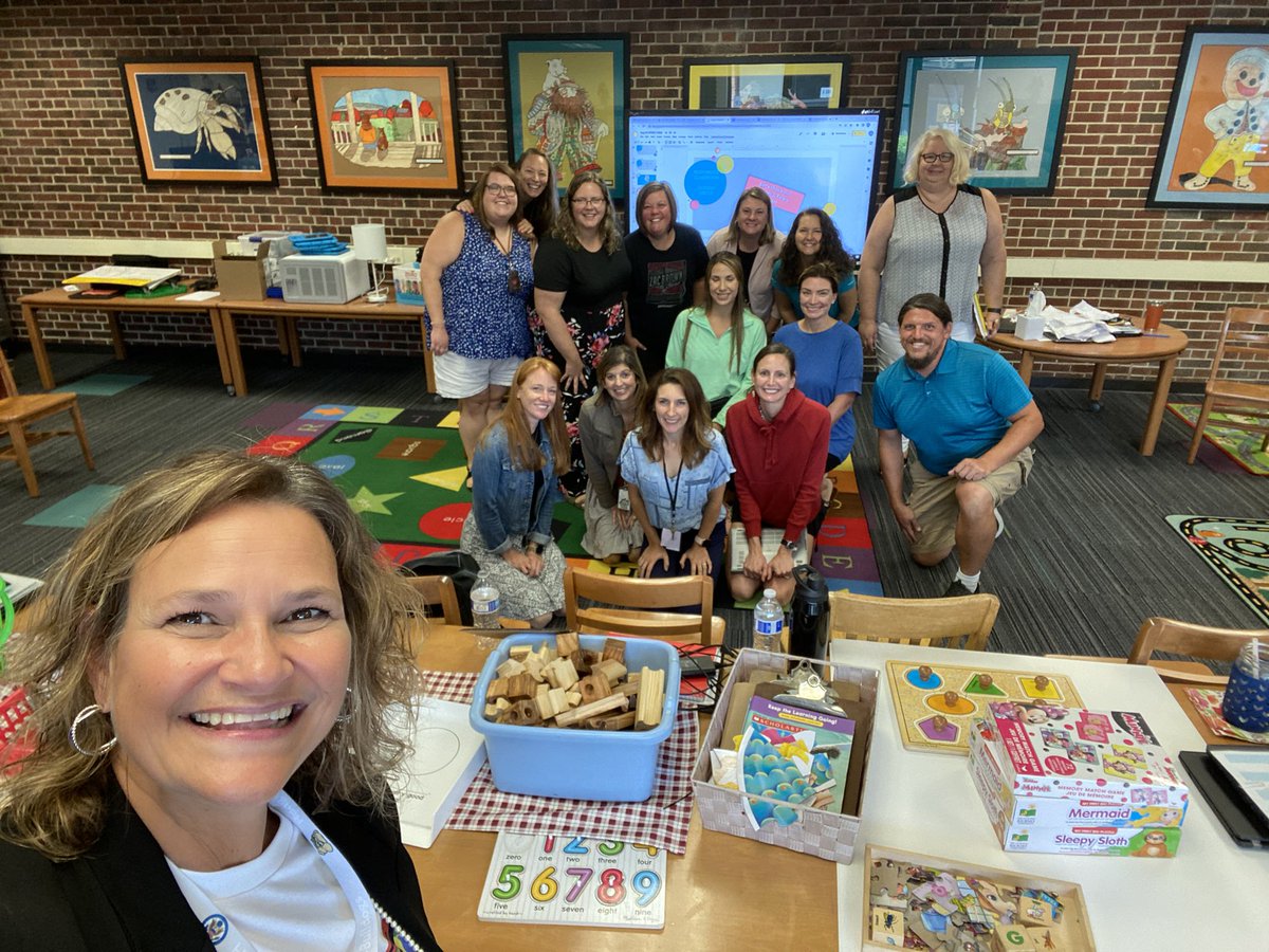 SvetsThinkTank's tweet photo. My first day with teachers ♥️ Thank you for the #learning &amp; #laughs #GoBulldogs @HodgkinsSchool @dist105 https://t.co/wvotGH5ftj