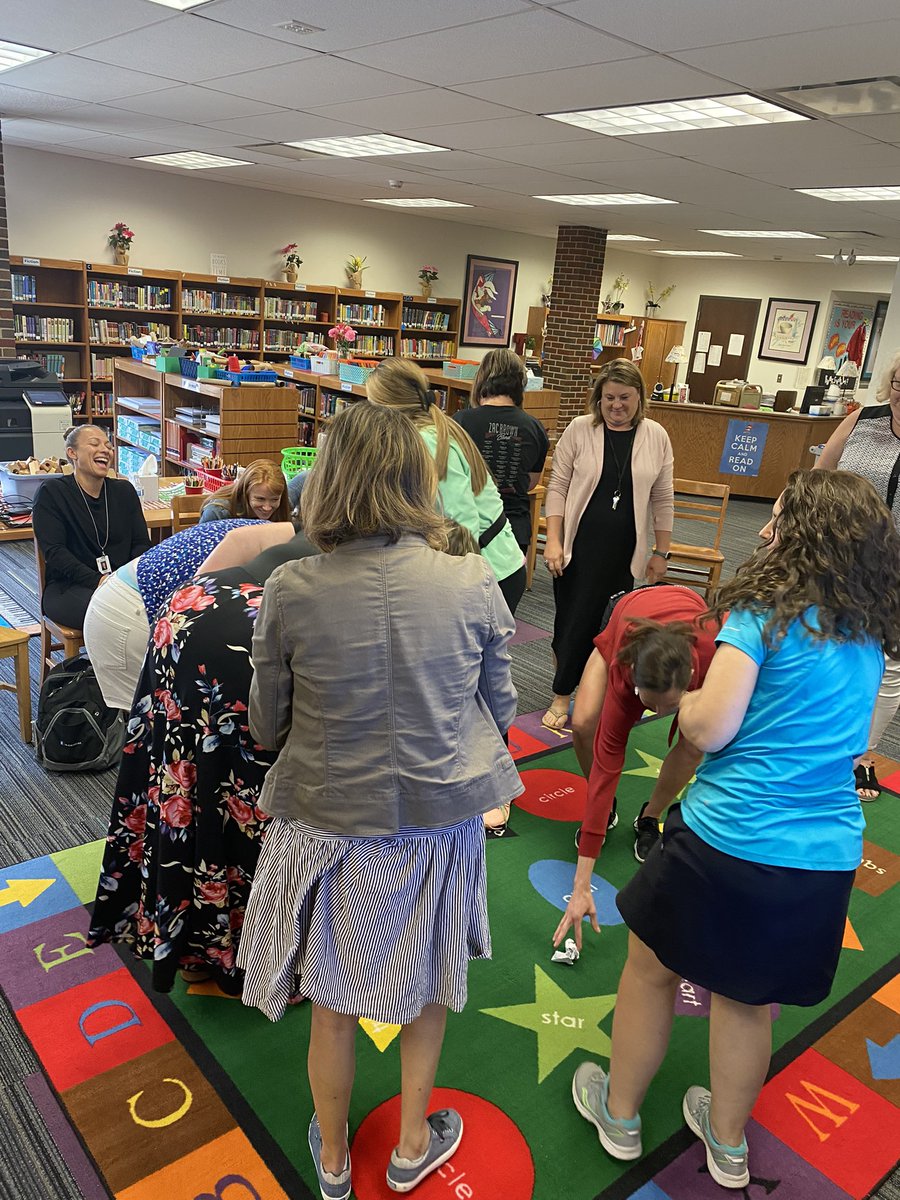 SvetsThinkTank's tweet photo. My first day with teachers ♥️ Thank you for the #learning &amp; #laughs #GoBulldogs @HodgkinsSchool @dist105 https://t.co/wvotGH5ftj
