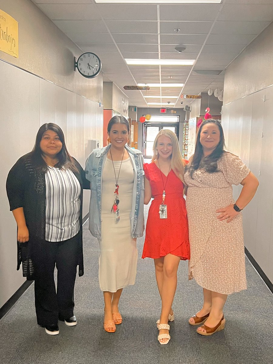 MrsWhiteDCE's tweet photo. We loved meeting our new first grade friends tonight! It’s going to be an amazing year! @DCEtrailblazers 💙💚 https://t.co/QwzIOye1Ck