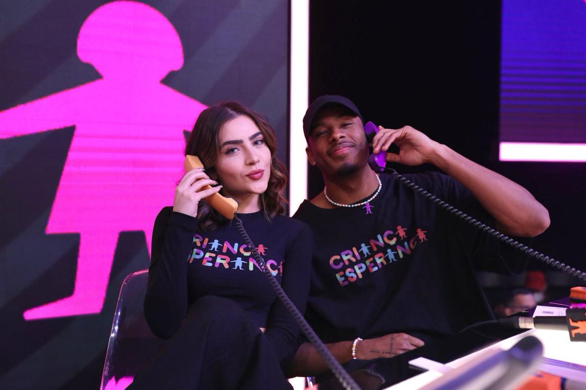 tvglobo's tweet photo. Psiu, já ligou pro #CriançaEsperança hoje? Se liga nessa dupla juntinha no mesão 👀

JADRÉ NO CRIANÇA ESPERANÇA https://t.co/OBBzSXfdxK