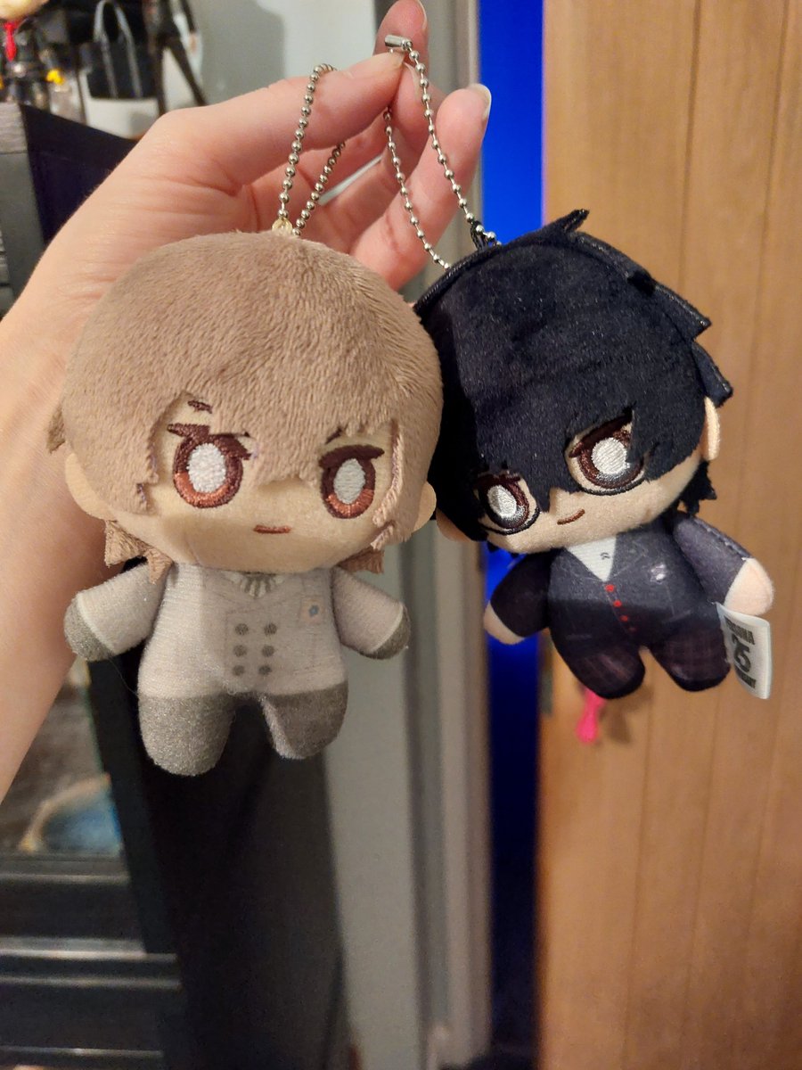 1_Not_A_Cat_1's tweet photo. Akira finally has his Goro ❤ anyone who wants the pattern- drop me a dm and I'll send it to you 🤗 100% free. Goro 25th Anniversary nui is both a right and a necessity to keep AkiRen happy 😆 

Proper photoshoot when it's not 2am.

#goroakechi #Persona5 #akirakurusu https://t.co/3tsIfZscxO