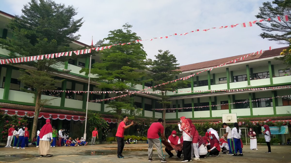 Dusignal's tweet photo. Lomba 17-an! 🇮🇩 https://t.co/AmJcOg9zoT