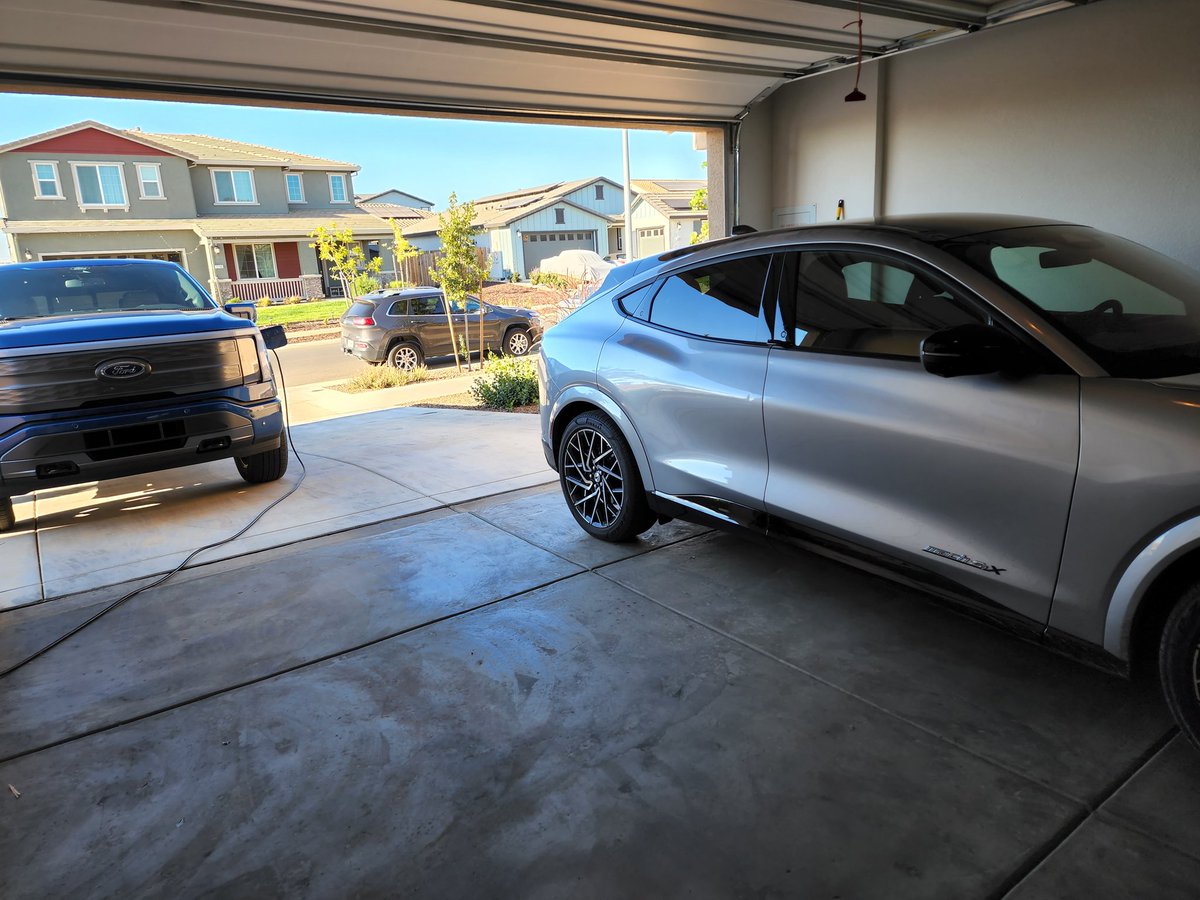 jspoon_OneUp's tweet photo. Big sister wont share the garage with little sis. Finally all electric in our house. @Ford @jimfarley98 #MustangMachE #f150lightning https://t.co/qgdW3L5T1a