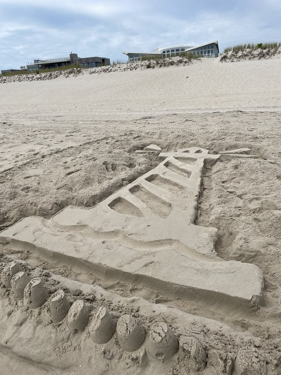 tradesclass's tweet photo. Possibly back playing in the sand! #cantkrepmedown #playinthesand #staycreative https://t.co/V5k3mtkn5e