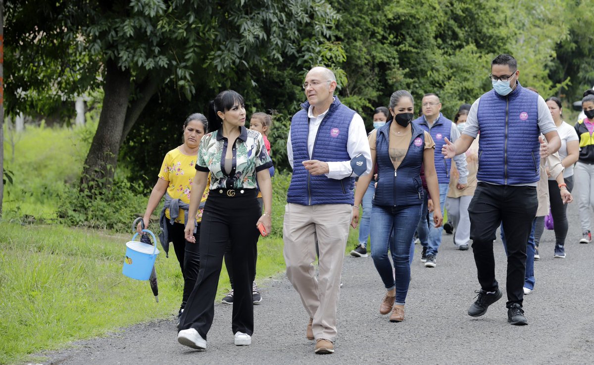 difgente's tweet photo. Visitamos la comunidad de la Loma en 📍#Moroleón para hacer un recorrido por sus calles y compartir con las familias, escuchar sus necesidades e invitarles a acercarse a su DIF Municipal y al #DIFGTO. https://t.co/2W4knxTd9B