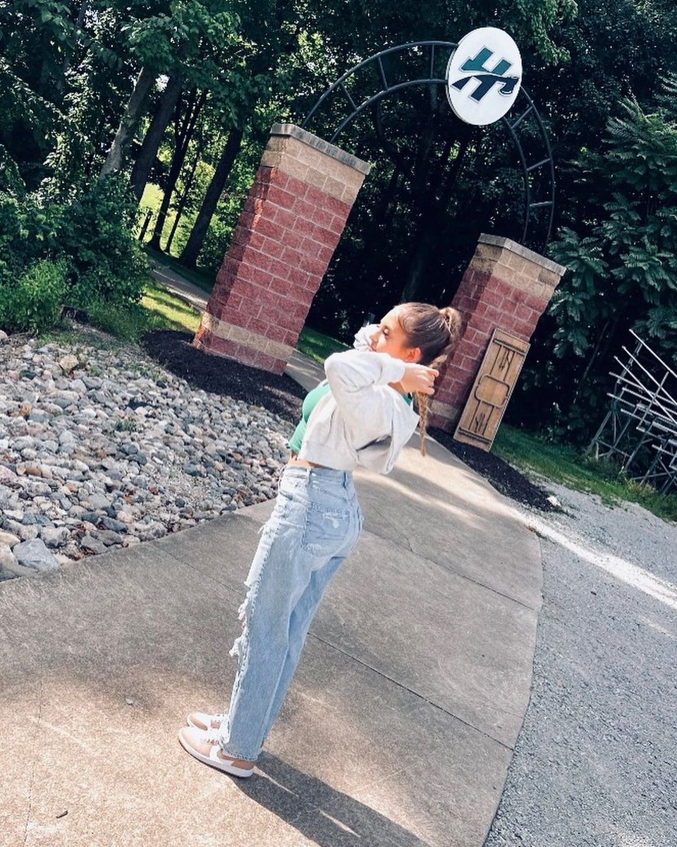 FloorRiley's tweet photo. h a p p y💚 https://t.co/3NTzwJu8td