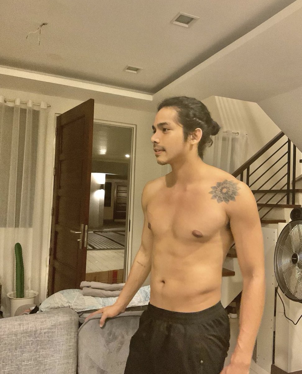 barman_rosh's tweet photo. Tambay https://t.co/cx5VioDQgT