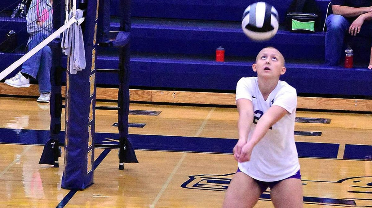 CleClinicNews's tweet photo. It's two years of clean scans for Cam! 🎉 

She faced stage 4 cancer all while fighting her way back to playing the sports she loves. Cam heads into her second year of college volleyball this fall! 

Her story: https://t.co/B2tDqruxCP https://t.co/4oDwH51NdC