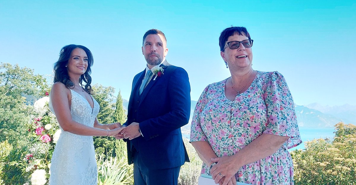 Just back from conducting a beautiful ceremony in #Chexbres #Switzerland #thedecks
The Baron Tervernier. So romantic. Just devine. Stunning view, sun, Switzerland. Handfasting wedding in the sun. Just the best experience.
#trishawood  #ceremonycelebrant