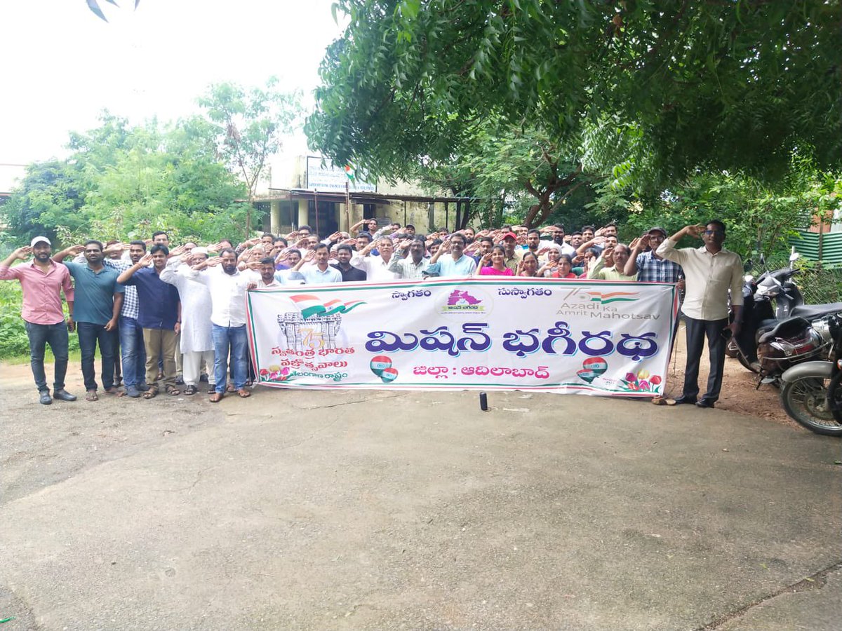 mb_telangana's tweet photo. Goosebumps guaranteed 😇

#MissionBhagiratha teams participated in mass recital of National Anthem at various districts.

#NationalAnthem #AmritMahotsav 
#IndiaAt75 

@SmitaSabharwal @DayakarRao2019 https://t.co/jG72Df5Rrr