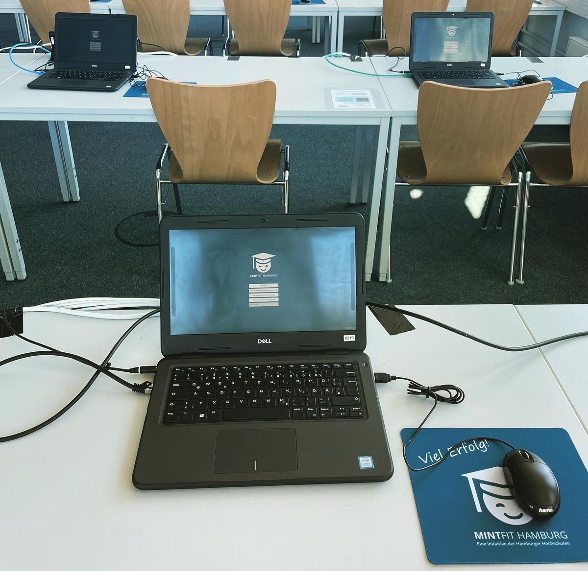 mintfit_hamburg's tweet photo. Ab heute wird an der @tuhamburg wieder einen Monat lang digital geprüft💻🤓 Wir stellen hierfür die Geräte und das Know-How rund ums Prüfen zur Verfügung! Noch nie eine E-Klausur erstellt, aber Interesse daran?
Wir sind gerne für euch da: e-pruefungen@tuhh.de
#mintfit https://t.co/ousFy8iL36