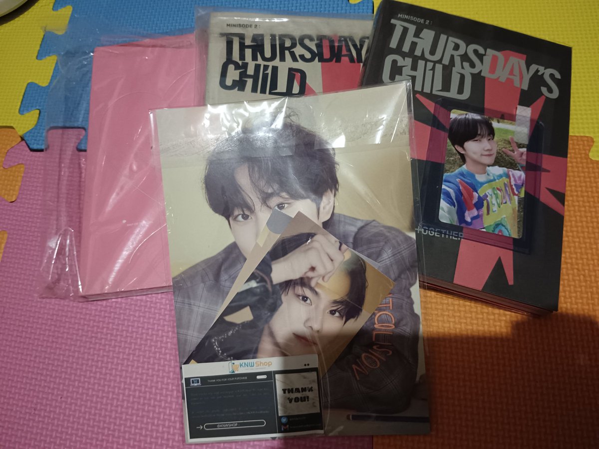 FriendsFree3's tweet photo. Hello co-army and co-engenes and co-moa. Baka may gustong bumili nito po all in po 
2 version TxT unsealed album
1 version BTS unsealed Persona Album
With official photocards Jungwoon from weverse, set po yan. Madami pa yang freebies na ibibigay ko po.

@TXTbighitWW @ABDvo_twt https://t.co/J6aMyEGEvk