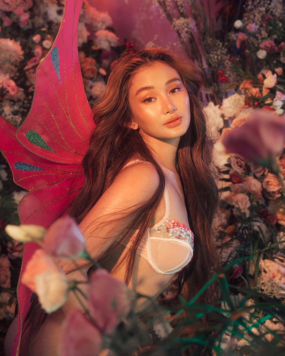 manilabulletin's tweet photo. HAPPY BIRTHDAY, CHIE! 🧚🏻‍♀️

LOOK: Actress-dancer Chie Filomeno looks stunning on her newly-shared photos as she celebrates her 26th birthday today, August 16, 2022.

📸: chiefilomeno/IG https://t.co/ABvaTHgyJJ