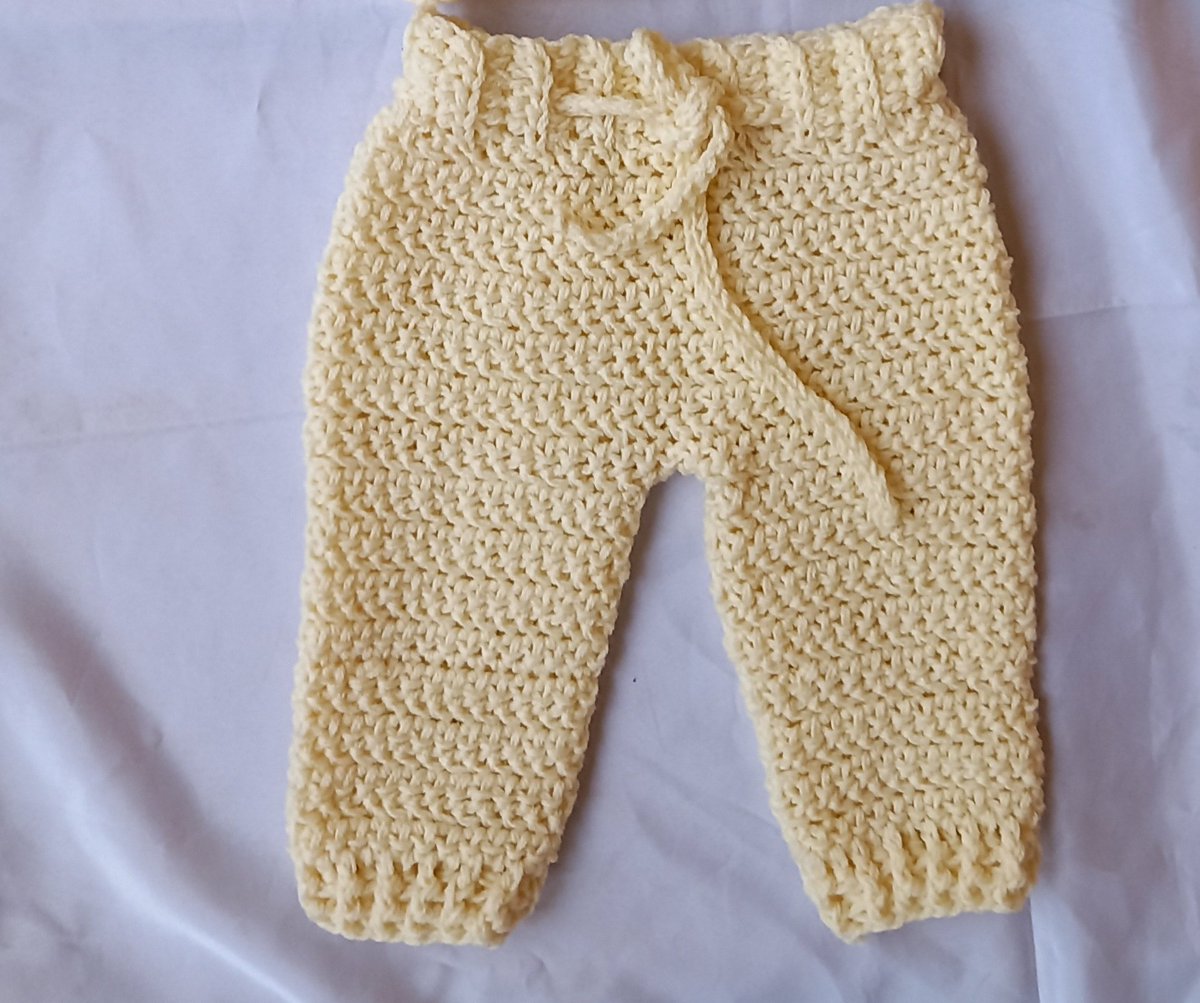 INiphy's tweet image. Hi twitter,
I made these cute outfits with my hands and a crochet hook 😁
#DLconversations fam, pls help me retweet and like as my customer may be on your TL

Price : 5k (0-6 months) 
I deliver nationwide 
I also make nice cardigans for adults, my dm is open for negotiations 😀