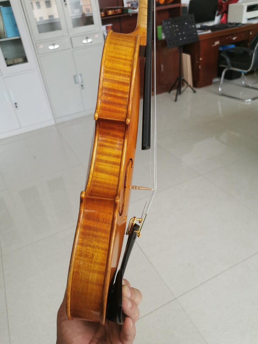 The recently posted sound sample of this #violin seems to be very popular and several customers have come to ask for quotes. 
this violin is made of aged Eourpean wood which dried for over 15years  ,fully handmade by skilled luthier with 37years experience.and very amazing sound.