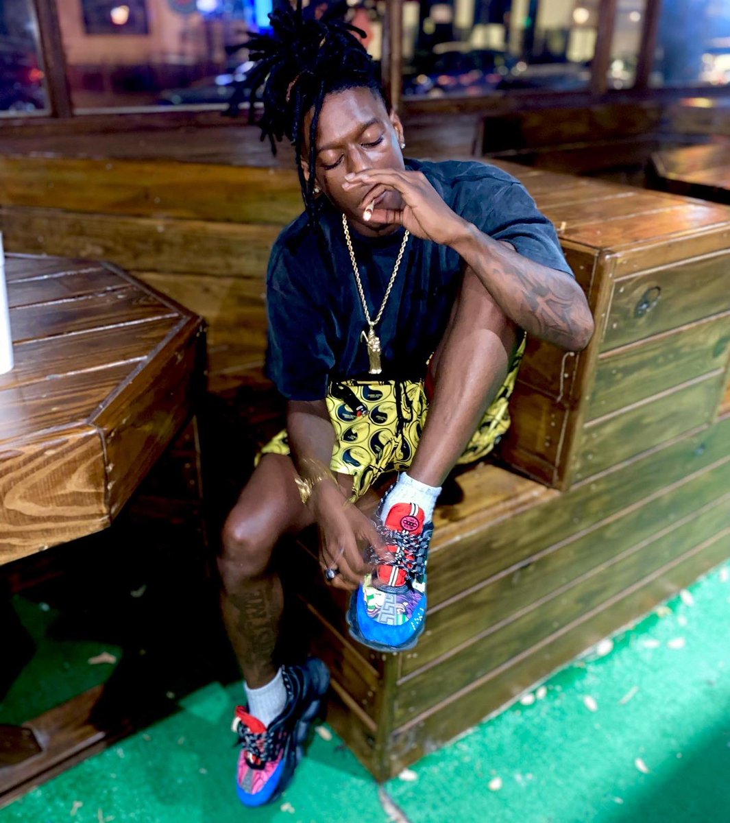 fashoghost's tweet photo. You gave me sum it was out of love don’t tell me shit u done dun for me https://t.co/Cip1ztRxYl