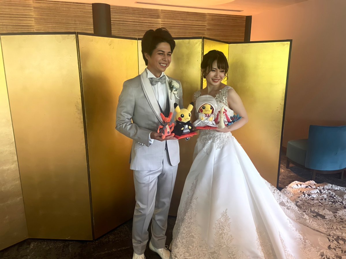 toumeina_iro's tweet photo. ~ご報告~
私事ですが先日交際5年目の記念日に結婚しました💍
和装と洋装両方できて嬉しかったです☺️
ミロカロス好きな私とコロトック好きな夫の未熟な夫婦ですが皆様これからもよろしくお願いします🙏🏻
#結婚式 #ポケモン #pokemonwedding #白無垢 #ウェディングドレス https://t.co/IPgqsN3PHp