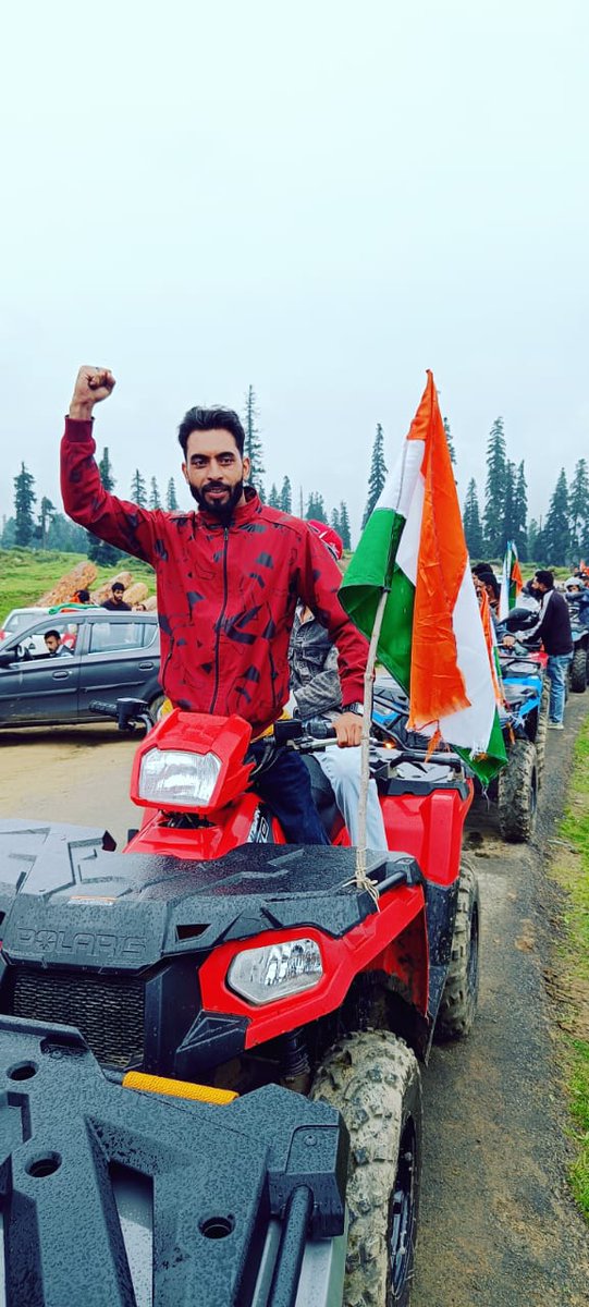 Tarikahmdlon's tweet photo. Tiranga Rally to #Butapathri was welcomed by Gujjar &amp; Bakarwals with enthusiasm. Pattan  Battalion of Dagger Division hosted the rally for celebrating #HarGharTiranga   
#AzadiKaAmritMahotsav
@SpokespersonMoD
@ChinarcorpsIA @PIBSrinagar
@ddnewsSrinagar https://t.co/2TdwpMXMKa