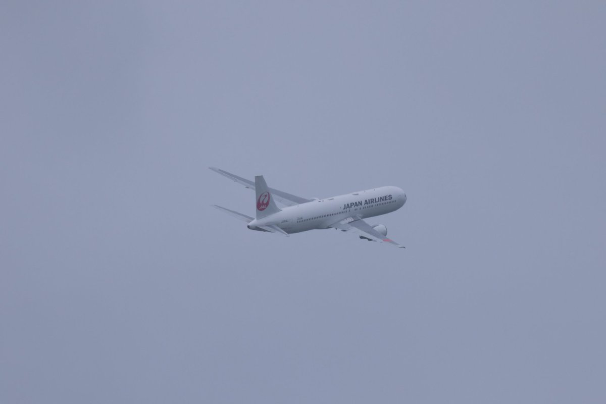 MIRAGE_E_R's tweet photo. 8/16 新機材導入、出雲空港で試し撮り(降雨により短時間で撤収)。
重く取り回しが難しいので慣れが必要ですね😅
なおRF800も下取りに出したので4枚目が同機材を使用した最後の写真になりました。
#Canon #RF1200 #出雲空港 https://t.co/kRINIgC5YM